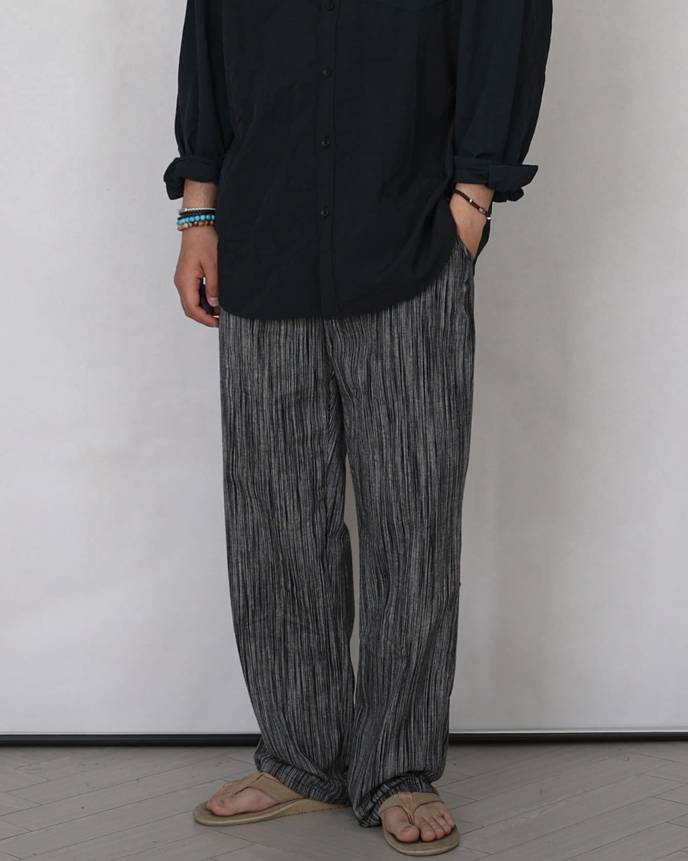 GROSS Linen Stripe Wide Pleats Pants (Black/Gray/Blue)