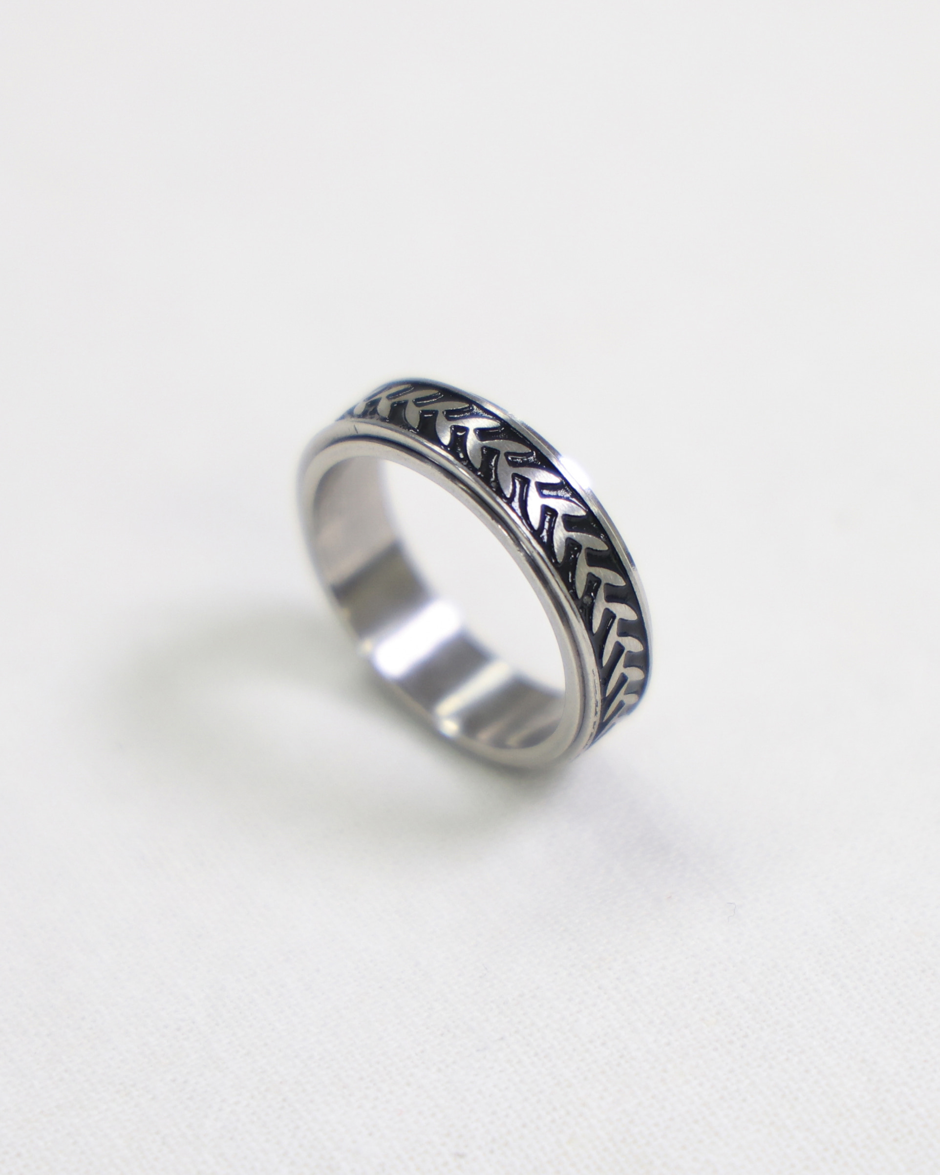 Baytree Rotation Ring (One Color)