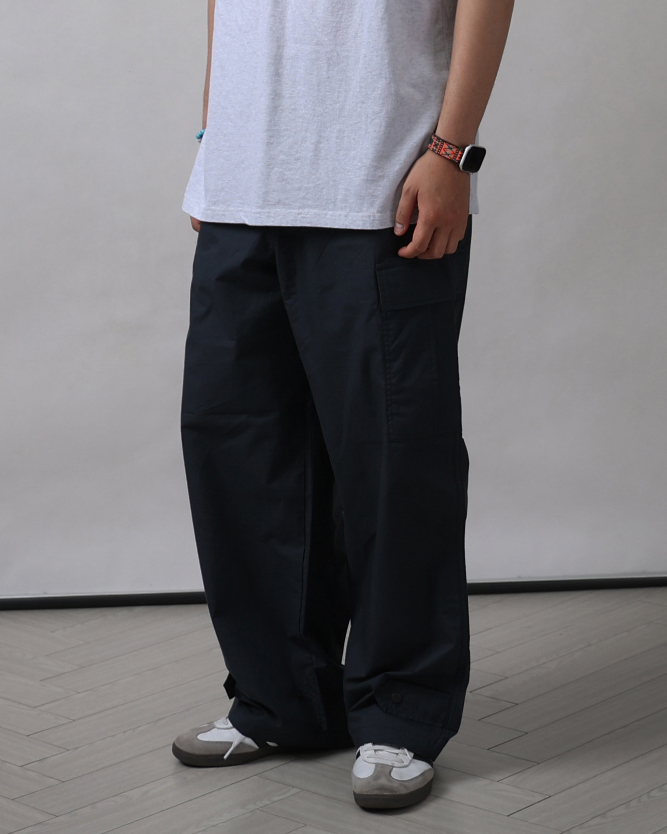 VELLY Button Strap Cargo Wide Pants (Navy/Ivory)